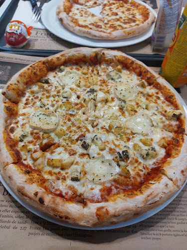 Home's restaurant food court