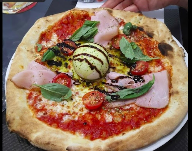 Montess Pizza